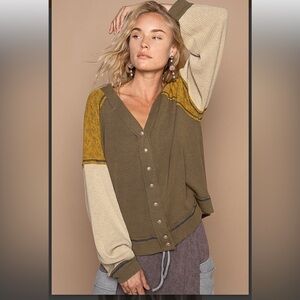 301 ❤️POL Roomy fit two tone floral cardigan